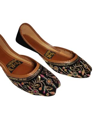 Women's Fabric Embroidered Fancy Khussa