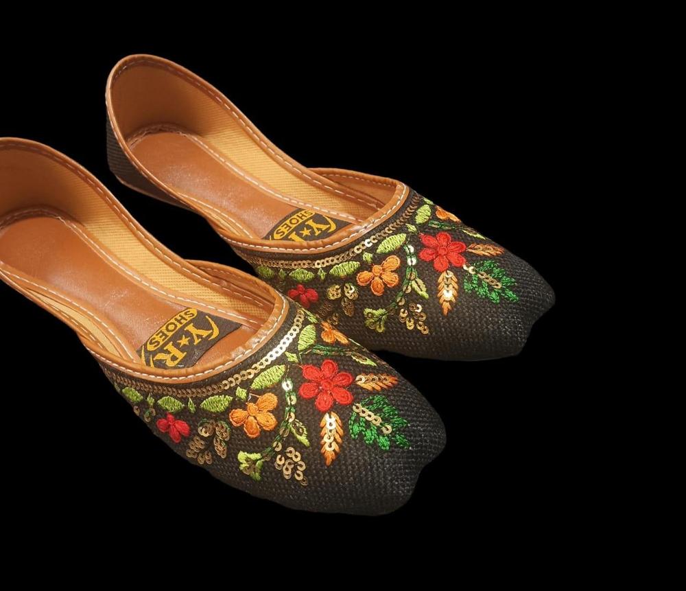 Women's PU Leather Embroidered Khussa
