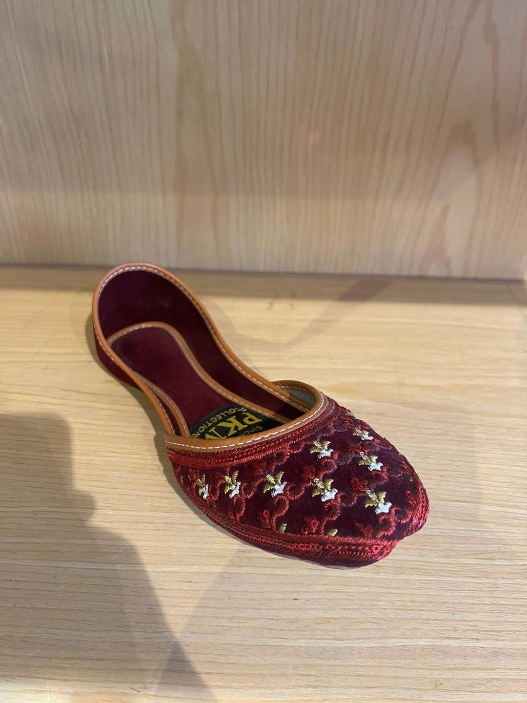 Fancy Embroidered Synthetic Khussa for Women's (1 Pair)