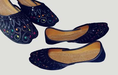 Women's Velvet Handmade Khussa
