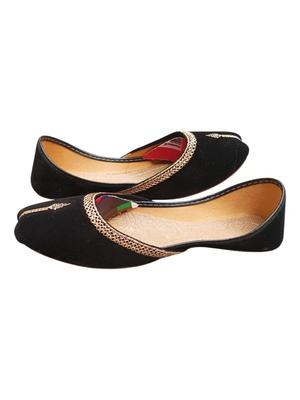 Stylish Velvet Women's Khussa - 1 Pair with Elegant Thread Work