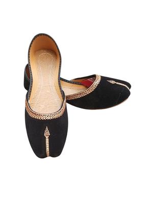 Stylish Velvet Women's Khussa - 1 Pair with Elegant Thread Work