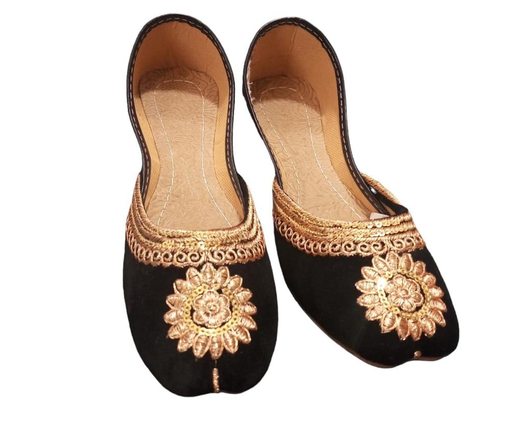 Women's Velvet Embroidered Fancy Khussa