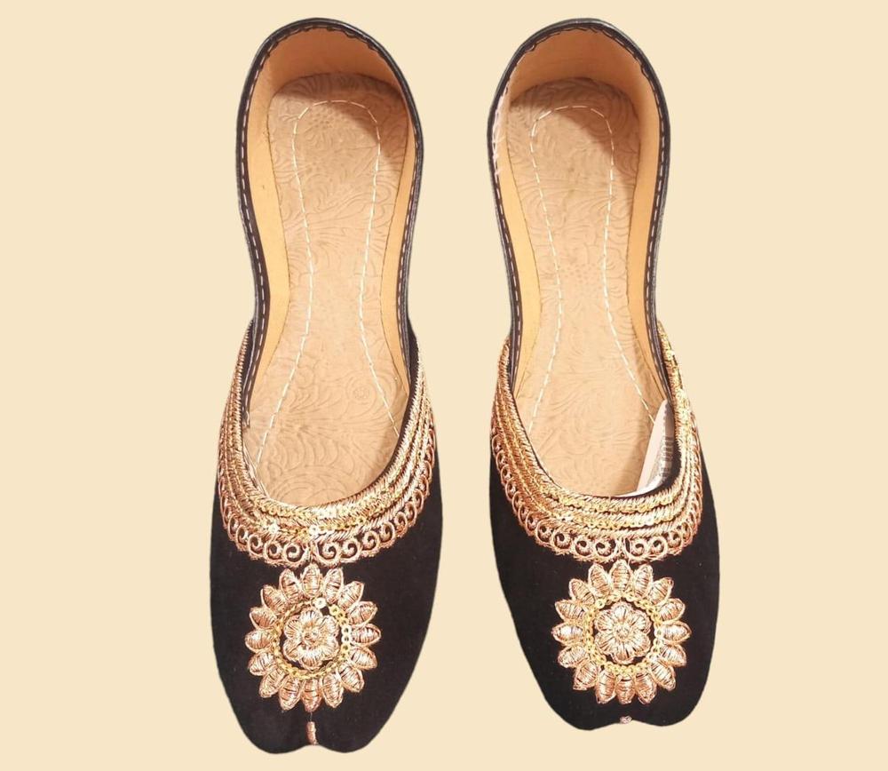 Women's Velvet Embroidered Fancy Khussa