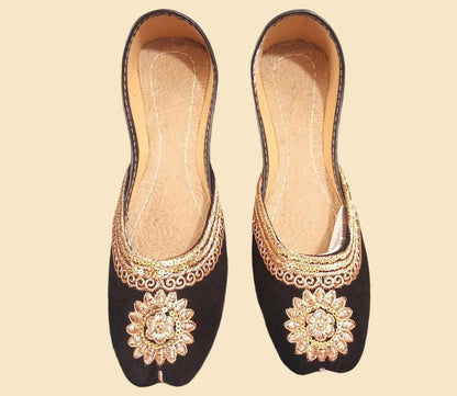 Women's Velvet Embroidered Fancy Khussa